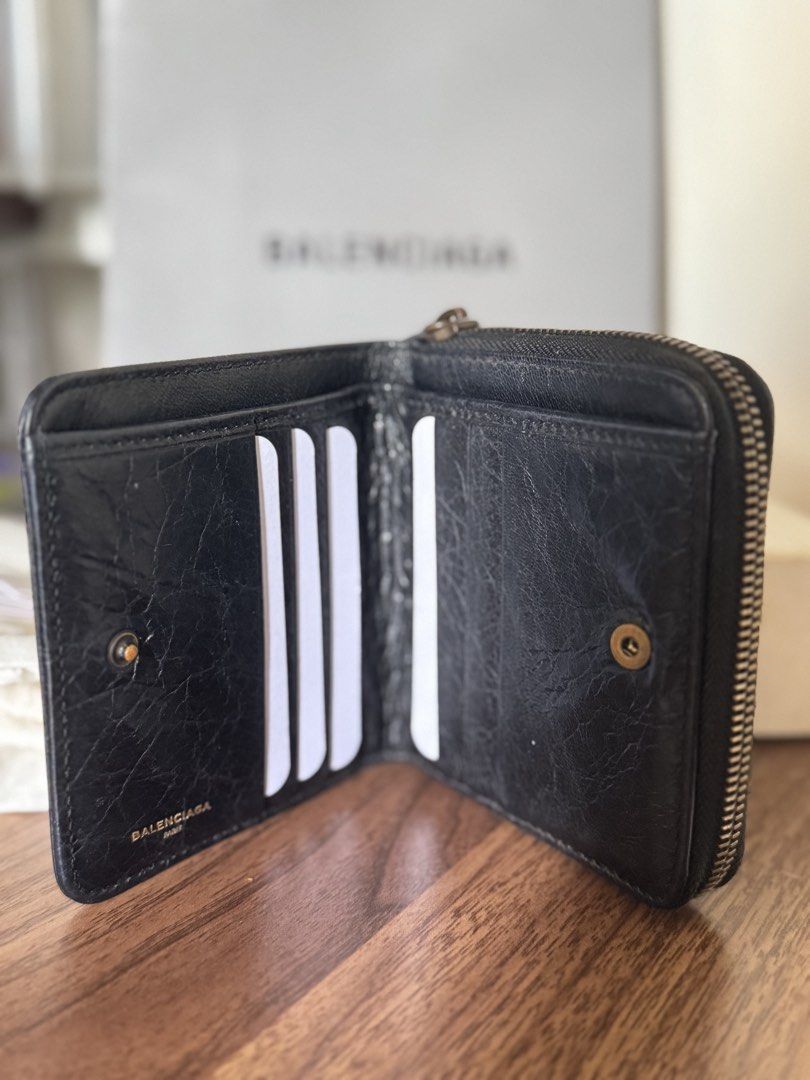 Balenciaga Wallet (Category: Luxury Bags & Wallets) located in Cainta. Submitted by lmsyyyy (Listing ID 1462930957, Image 3). Description: Balenciaga Compact Wallet with dustbag and box -8 card slots - Comes with original dust bag and box .