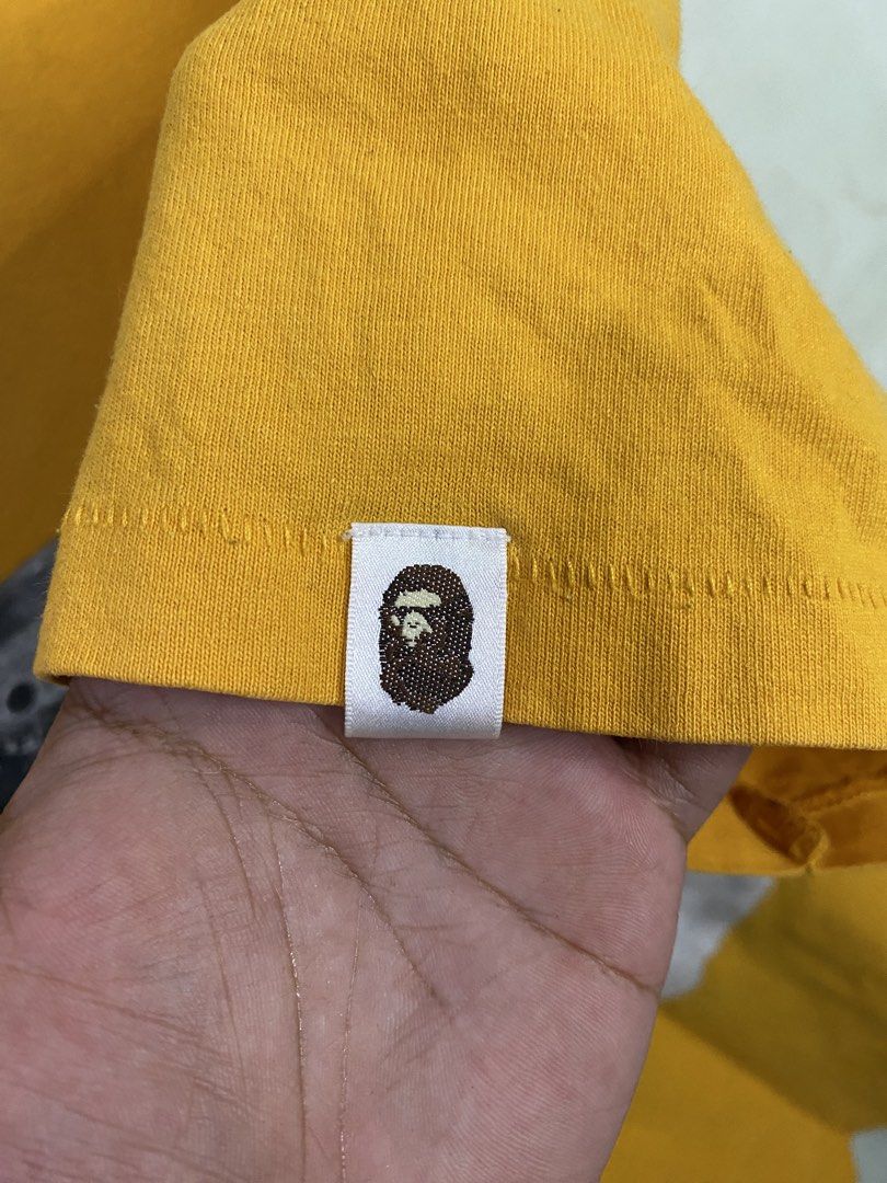 BAPE BIG HEAD (Category: Tshirts & Polo Shirts ) located in Rizal. Submitted by thrift.cartel (Listing ID 1463093725, Image 2). Description: CUT NECK TAG LINTS.