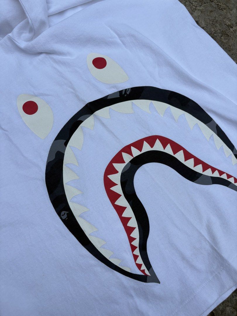 BAPE side Shark Tee White (Category: Tshirts & Polo Shirts ) located in Davao. Submitted by brandedthrift.134 (Listing ID 1462981625, Image 2). Description: bape side shark tee Length:26.5” Width:18” 10/10 print condition excellent .