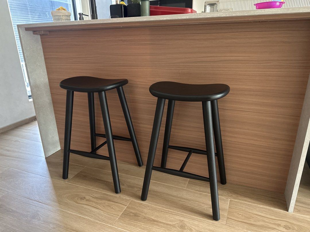 Bar stool x2 （分類：椅子）位於 Hong Kong。 由 eeevieee 提交（商品編號 1462962621，圖片 1）。簡介： 65cm height Brand new. $200/each 。