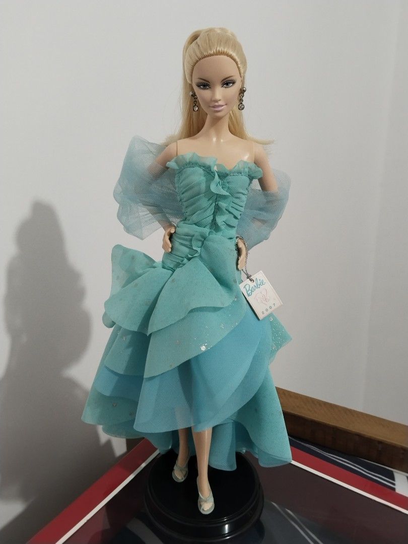 Barbie 2007 TMCDITW (Category: Kids Toys) located in Magalang. Submitted by barbiedots. (Listing ID 1462916545, Image 1). Description: - complete with box, coa and stand .