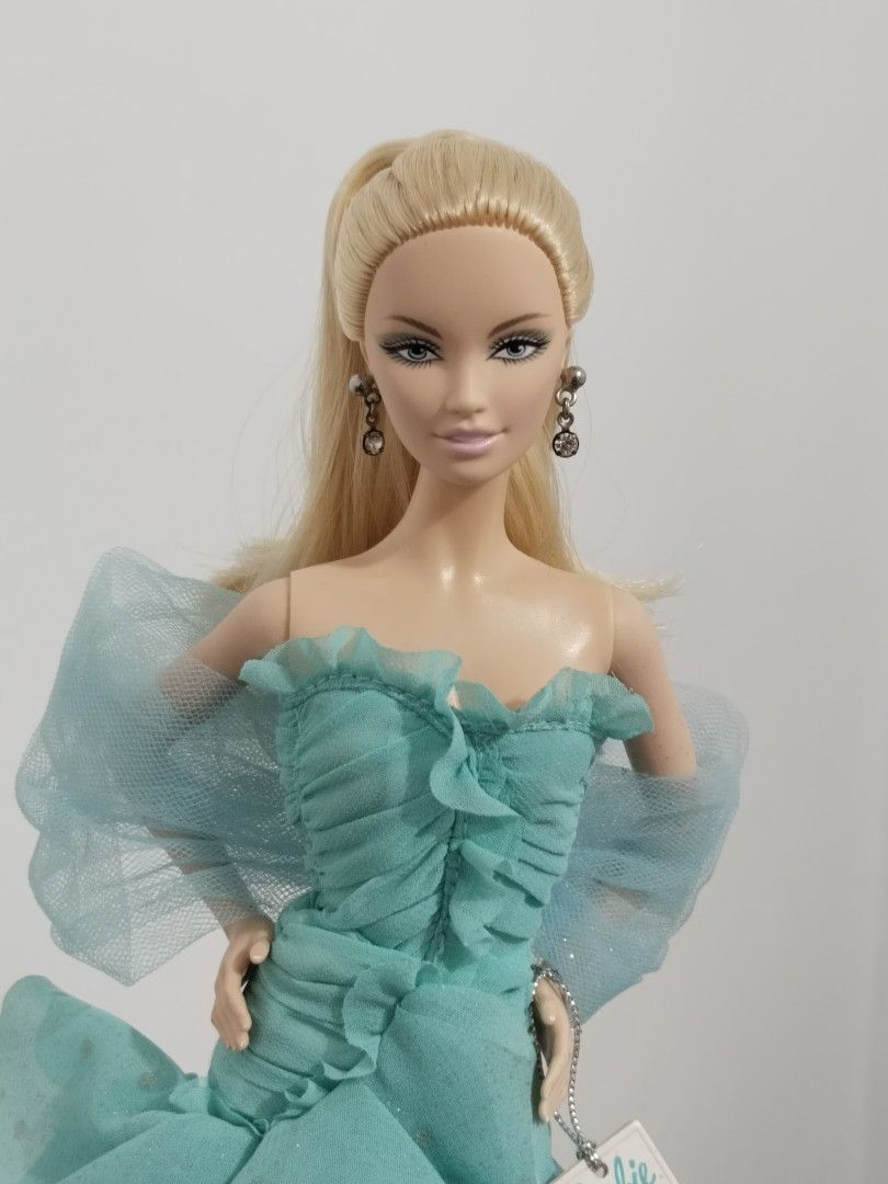 Barbie 2007 TMCDITW (Category: Kids Toys) located in Magalang. Submitted by barbiedots. (Listing ID 1462916545, Image 3). Description: - complete with box, coa and stand .