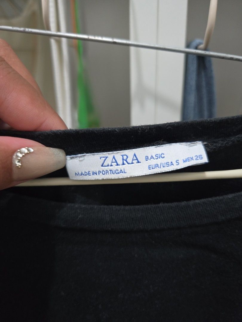 Basic Black Crop Top - Zara (Category: Shirts) located in Agoncillo. Submitted by ariannacvii (Listing ID 1462992897, Image 2). Description: 👚 Pre-Loved Basic Black Crop Top — ₱150 I’m currently decluttering my wardrobe and letting go of some of my pre-loved clothes! 🤍 • Size: S • Brand: Zara • Condition: Like New • Price: ₱150 ✨ Perfect for casual, everyday outfits and easy to style! 📌 IMPORTANT NOTE: Some of my clothes have been stored and u