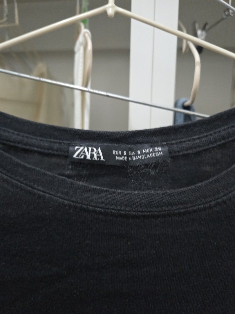 Basic Black Tee - Zara (Category: Shirts) located in Agoncillo. Submitted by ariannacvii (Listing ID 1462995734, Image 2). Description: 👚 Pre-Loved Top — ₱85 I’m currently decluttering my wardrobe and letting go of some of my pre-loved clothes! 🤍 • Size: S • Brand: Zara • Condition: Lightly Used • Price: ₱85 ✨ Perfect for casual, everyday outfits and easy to style! 📌 IMPORTANT NOTE: Some of my clothes have been stored and unused for quite some