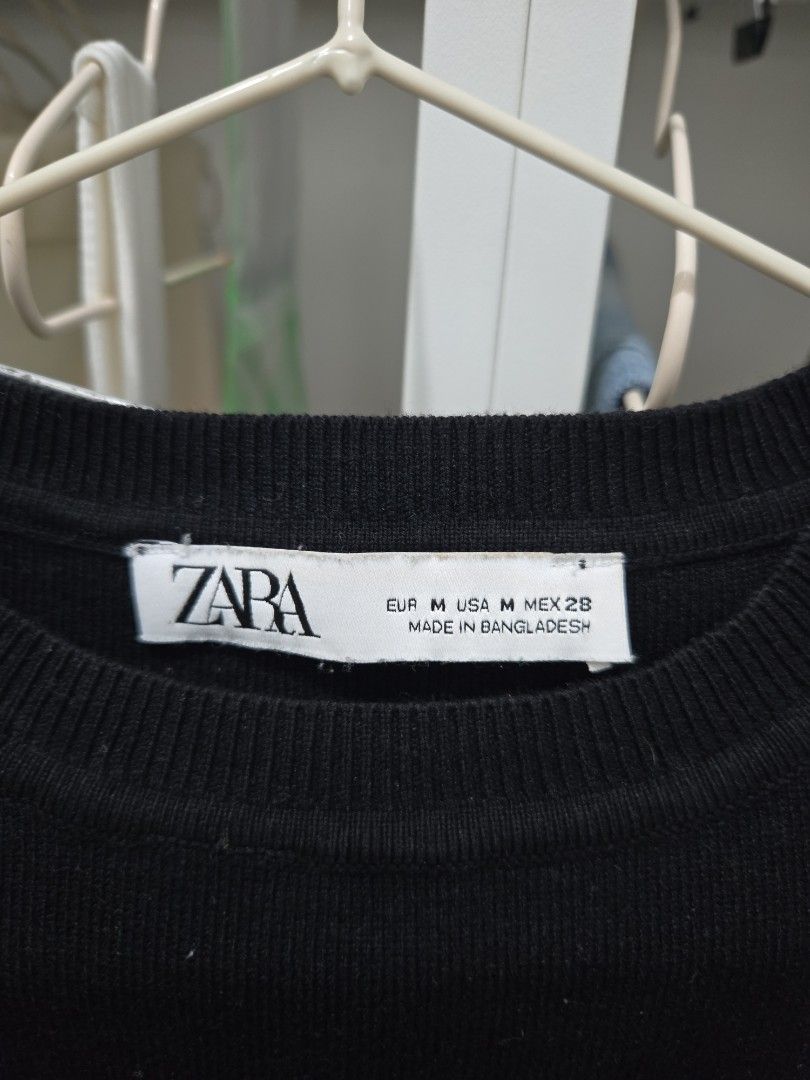 Basic Black Top - Zara (Category: Sleeveless) located in Agoncillo. Submitted by ariannacvii (Listing ID 1462985504, Image 2). Description: 👚 Pre-Loved Basic Black Top — ₱200 I’m currently decluttering my wardrobe and letting go of some of my pre-loved clothes! 🤍 • Size: M • Brand: Zara • Condition: Like New • Price: ₱200 ✨ Perfect for casual, everyday outfits and easy to style! 📌 IMPORTANT NOTE: Some of my clothes have been stored and unused 