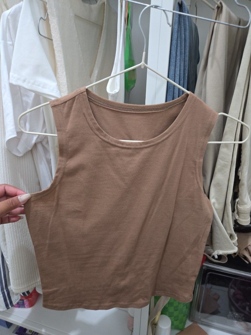 Basic Brown Top - Dazy (Category: Sleeveless) located in Agoncillo. Submitted by ariannacvii (Listing ID 1462981705, Image 1). Description: 👚 Pre-Loved Basic Brown Top — ₱150 I’m currently decluttering my wardrobe and letting go of some of my pre-loved clothes! 🤍 • Size: M • Brand: Dazy (SheIn) • Condition: Like New • Price: ₱150 ✨ Perfect for casual, everyday outfits and easy to style! 📌 IMPORTANT NOTE: Some of my clothes have been stored and