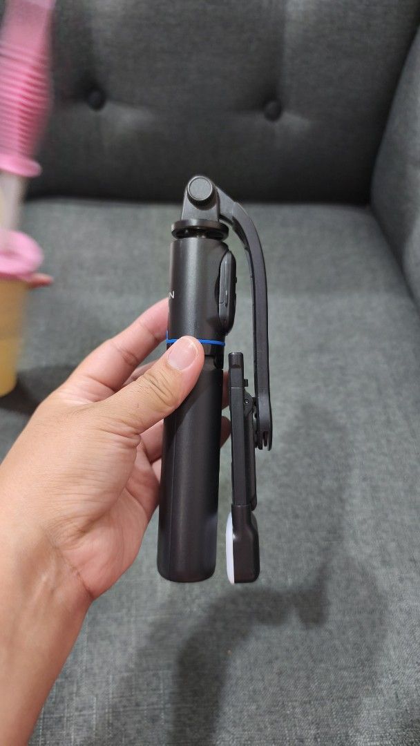 Bavin Black Selfie Stick with LED Light and Remote (Category: Tripods & Monopods) located in Marikina City. Submitted by rurunarvasa (Listing ID 1463013911, Image 3). Description: - Extendable selfie stick for wider shots - Built-in LED light for brighter photos/videos - Includes a wireless remote for easy snapping - Compact and foldable for travel and storage - Perfect for vlogging and capturing moments on the go.