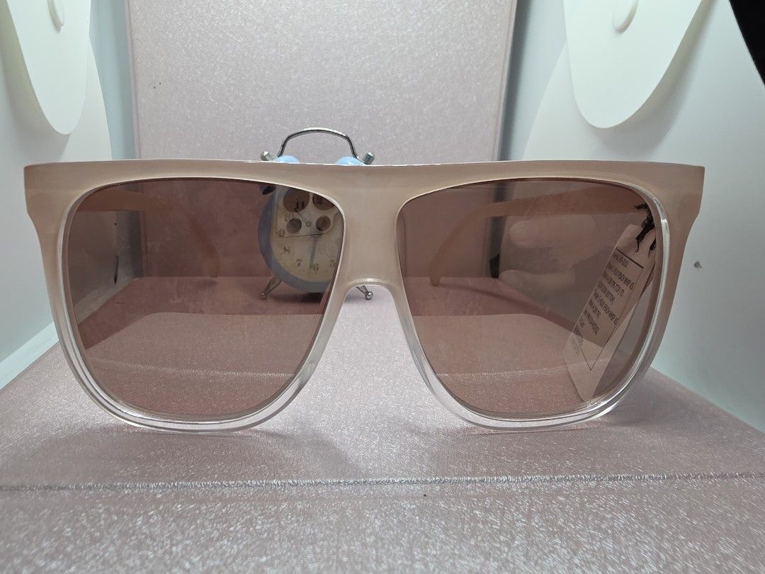 BBase design HK (Category: Sunglasses & Eyewear) located in La Trinidad. Submitted by zasha28 (Listing ID 1462915630, Image 3). Description: oversized optical grade frames.