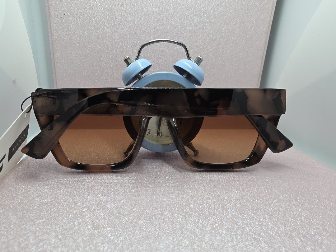 BBased Design HK (Category: Sunglasses & Eyewear) located in La Trinidad. Submitted by zasha28 (Listing ID 1462914694, Image 2). Description: Oversizes frame Optical grade frames.