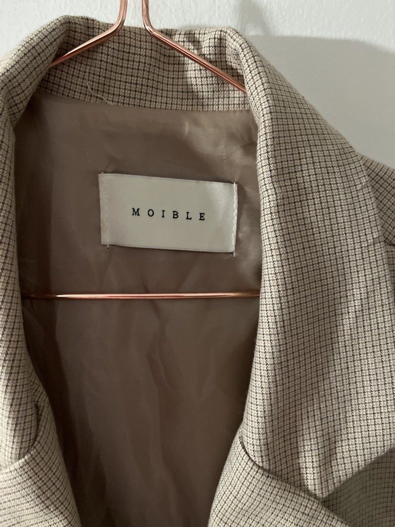 Beige Office/ Formal Coat for Women (Category: Coats, Jackets and Outerwear) located in Mandaluyong City. Submitted by skylistings_c (Listing ID 1462923943, Image 2). Description: No flaws or issues Fit Medium to Large.