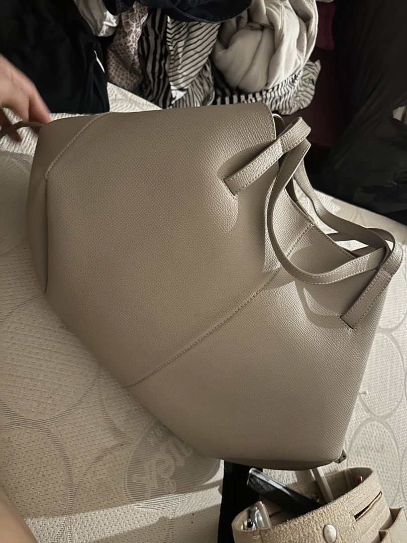 Polene Cyme (Category: Tote Bags) located in Manila. Submitted by pianonobread (Listing ID 1463038379, Image 1). Description: - Perf as an airport Bag - Two comfortable top handles for easy carrying - Spacious interior to hold all your daily essentials - Complete Inclusion.