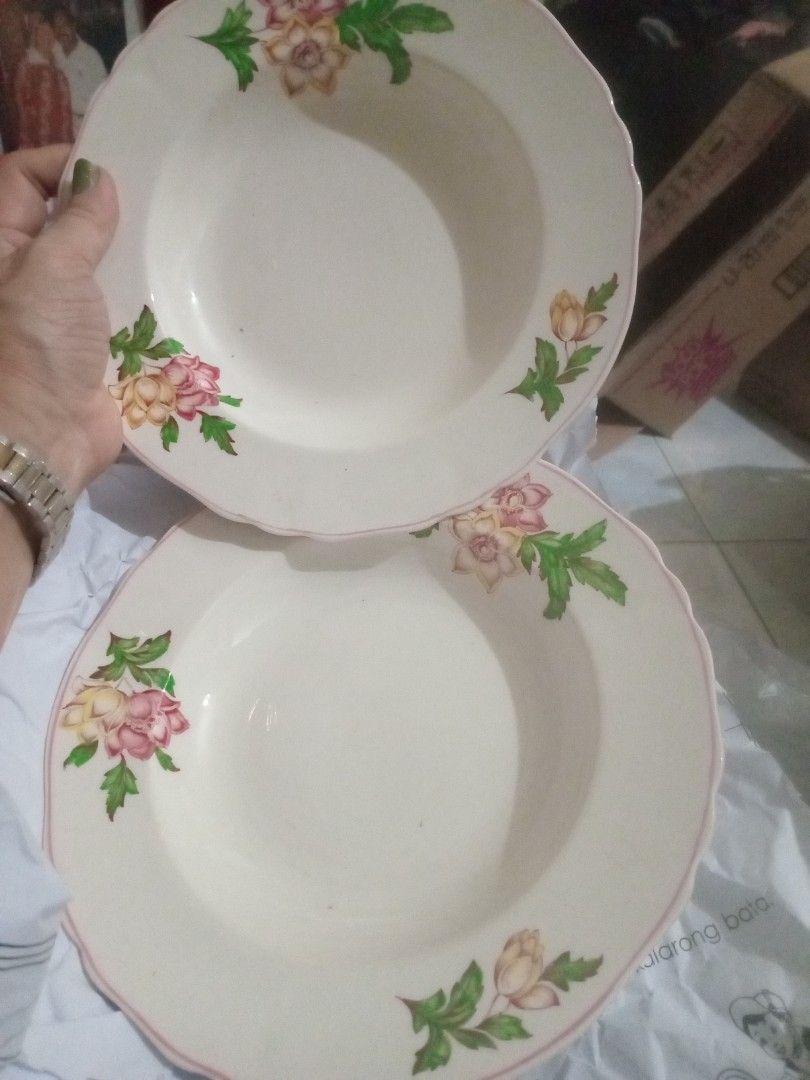 Belford England branded platform your collection (Category: Other Kitchenware & Tableware) located in Manila. Submitted by padillahe35291 (Listing ID 1462924772, Image 1). Description: deep plate Belford England serving plate.
