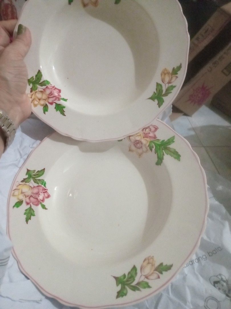 Belford England branded platform your collection (Category: Other Kitchenware & Tableware) located in Manila. Submitted by padillahe35291 (Listing ID 1462924772, Image 2). Description: deep plate Belford England serving plate.