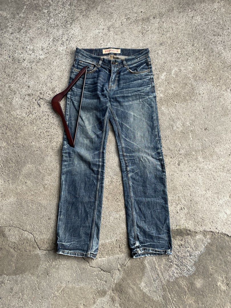 BendevisDenim Jeans (Category: Jeans) located in Polomolok. Submitted by madagascarts (Listing ID 1463029407, Image 1). Description: - Classic blue denim jeans from BENDAVIS - Features a distressed wash with visible fading and whiskering - Straight leg fit - Button fly closure - Great for everyday wear - Please check photos for detailed condition.