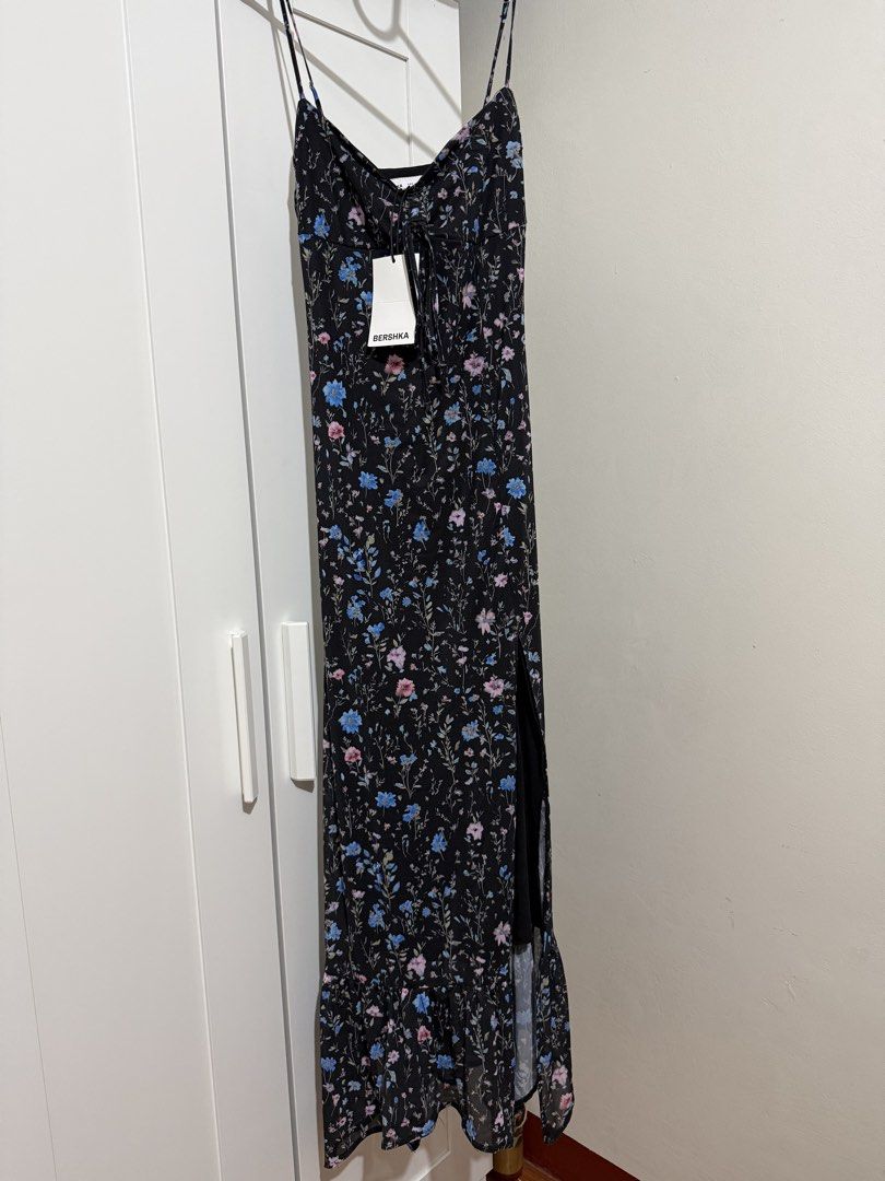 Bershka dress (Category: Dresses) located in Caloocan City. Submitted by moodyfinds (Listing ID 1462982921, Image 1). Description: Brand new.