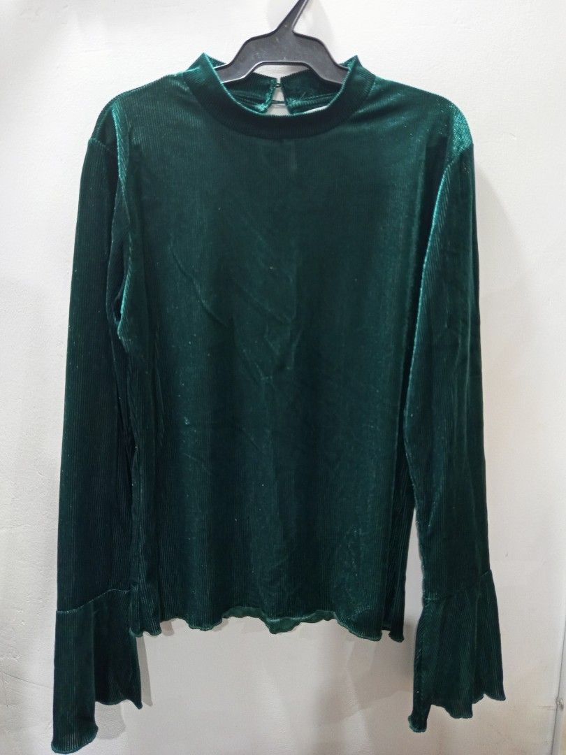 Bershka emerald green (Category: Longsleeves) located in Cavite. Submitted by alliahscloset2.2 (Listing ID 1463107010, Image 1). Description: .