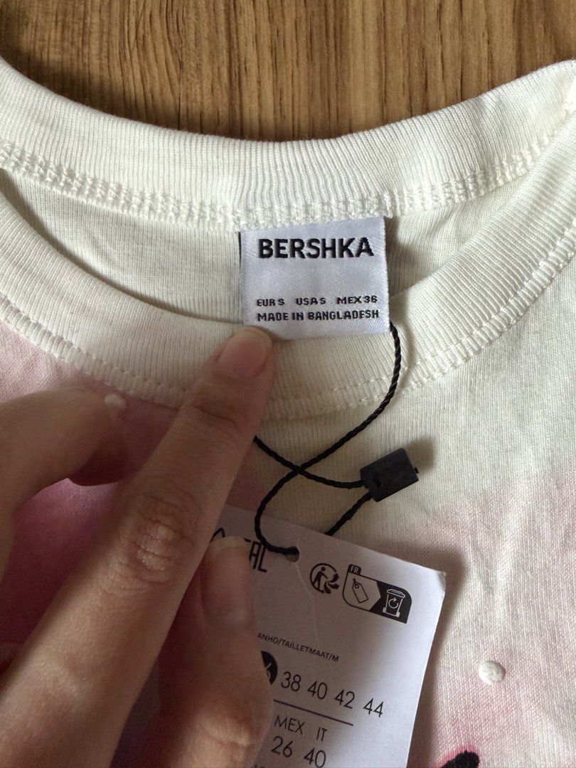 Bershka Floral Top (Category: Shirts) located in San Pedro. Submitted by nikkiabc.777 (Listing ID 1462905479, Image 2). Description: BERSHKA FLORAL TOP - size small (can fit size xs to small) - brandnew; with tag .