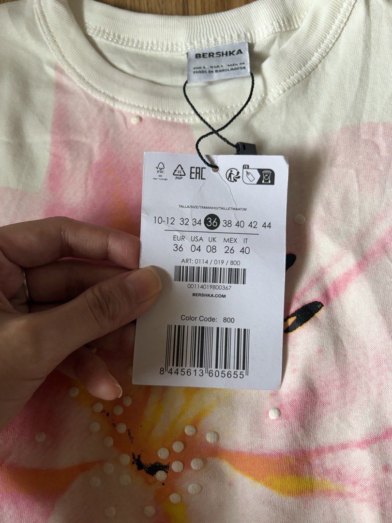 Bershka Floral Top (Category: Shirts) located in San Pedro. Submitted by nikkiabc.777 (Listing ID 1462905479, Image 3). Description: BERSHKA FLORAL TOP - size small (can fit size xs to small) - brandnew; with tag .
