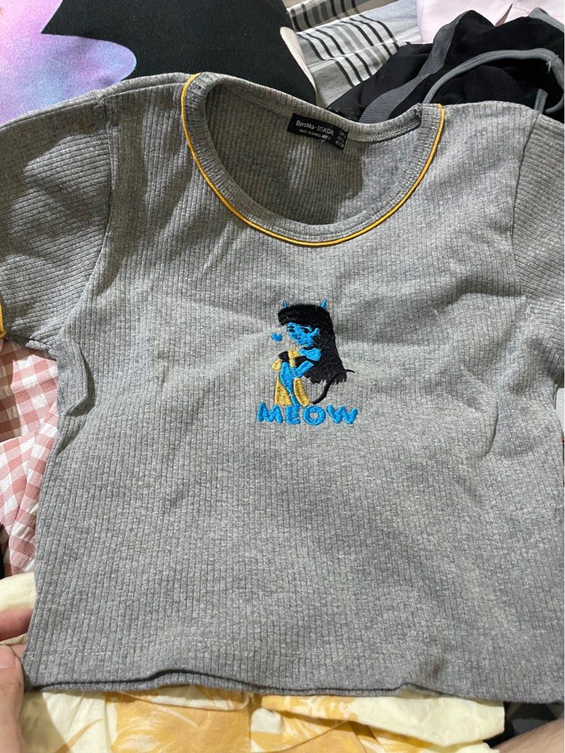 Bershka Gray Top (Category: Shirts) located in Bulacan. Submitted by ohyul.06 (Listing ID 1463004806, Image 1). Description: .