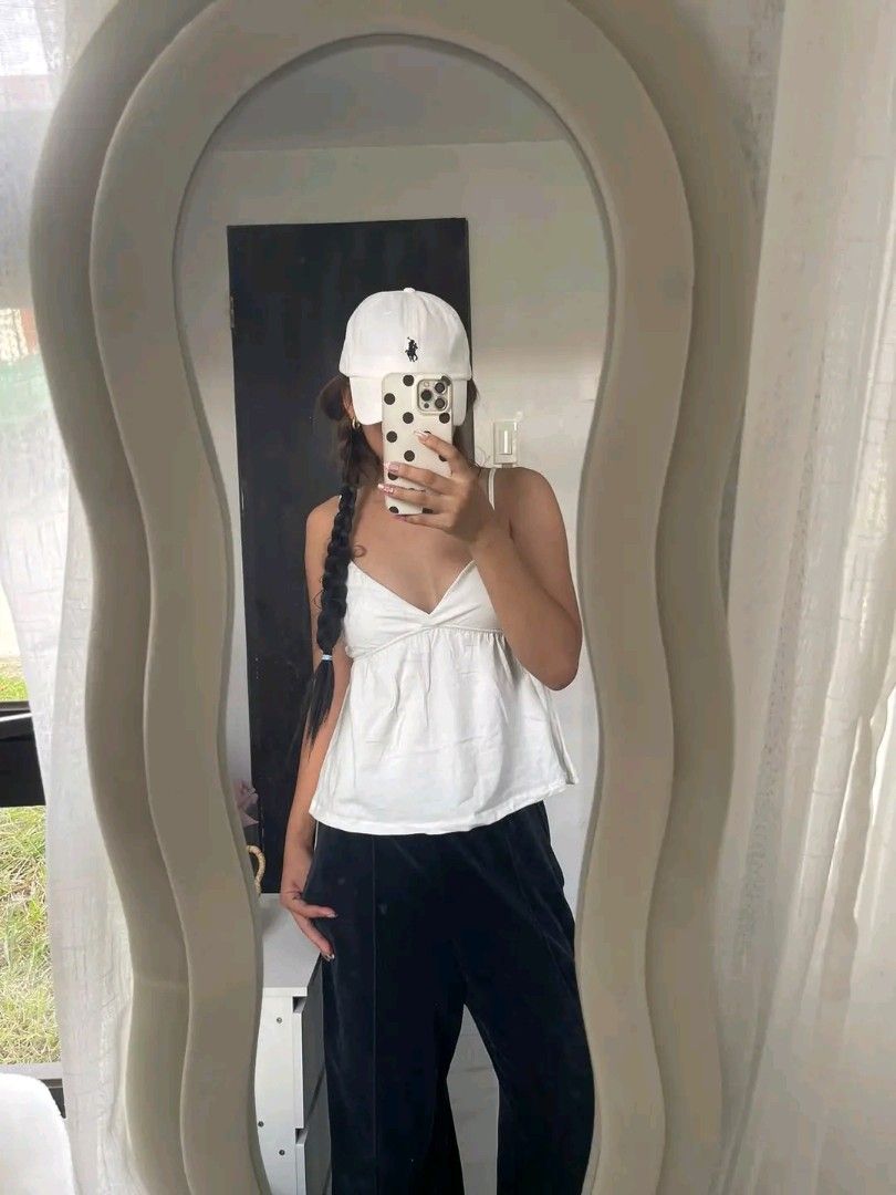 Bershka Peplum Top (Category: Sleeveless) located in Apalit. Submitted by rkive_clothing (Listing ID 1462933381, Image 1). Description: White Bershka Peplum Top xxs-xs only.