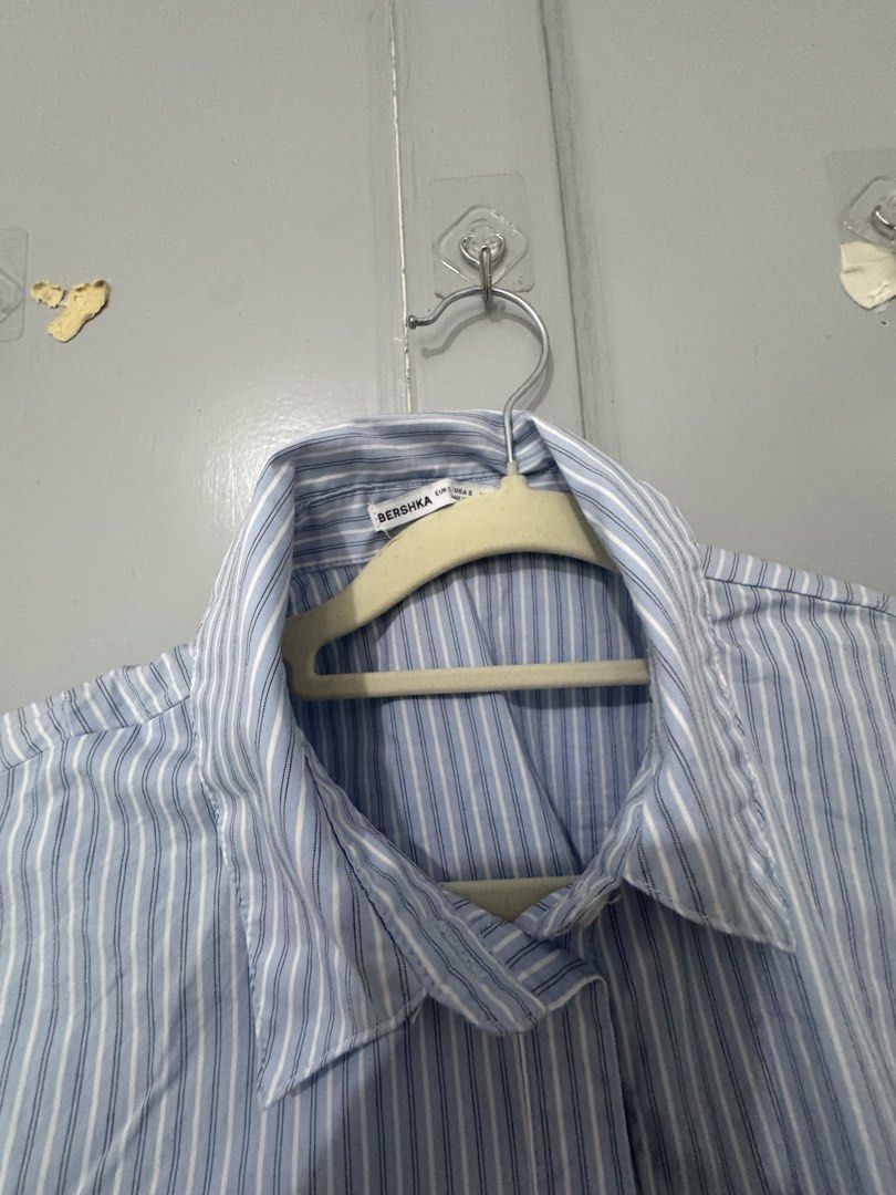 BERSHKA PINSTRIPES POLO TOP (Category: Blouses) located in Makati City. Submitted by sassywear.ph (Listing ID 1463016568, Image 2). Description: Small on tag, can fit up to medium. .
