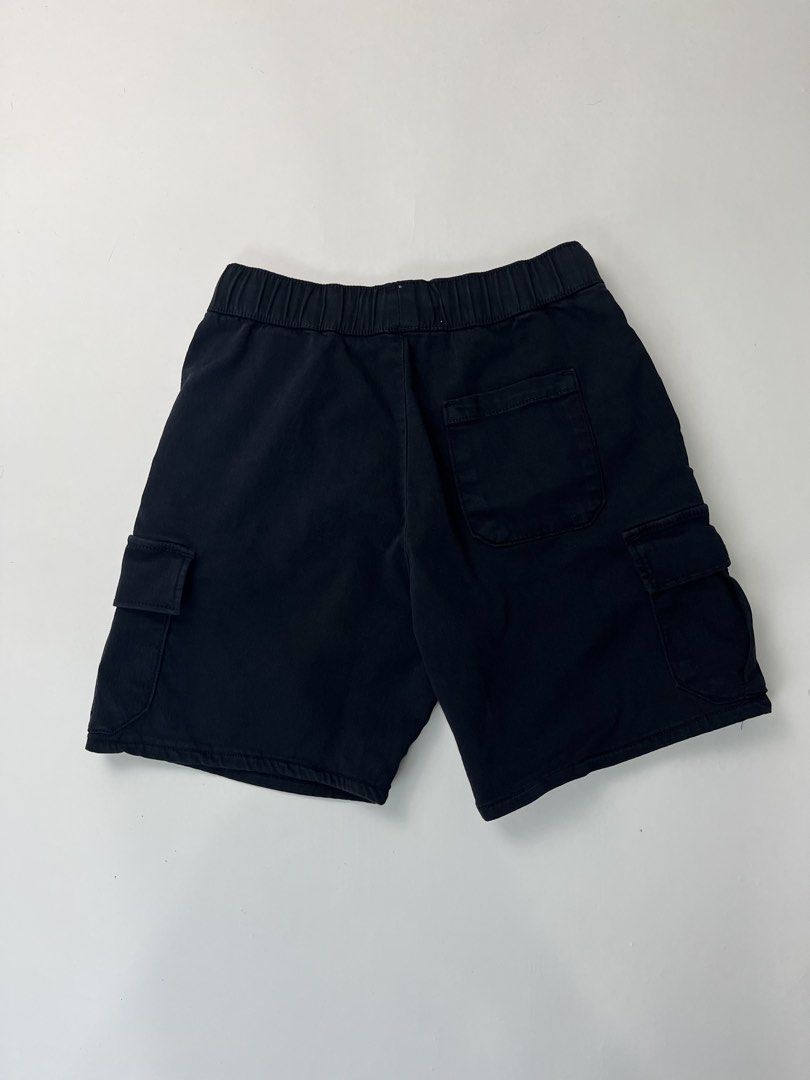 Bershka Shorts (Category: Shorts) located in Makati City. Submitted by ufcknwthbst (Listing ID 1463016831, Image 3). Description: Size 26-32 17 inch length 9.5/10 condition No issue.