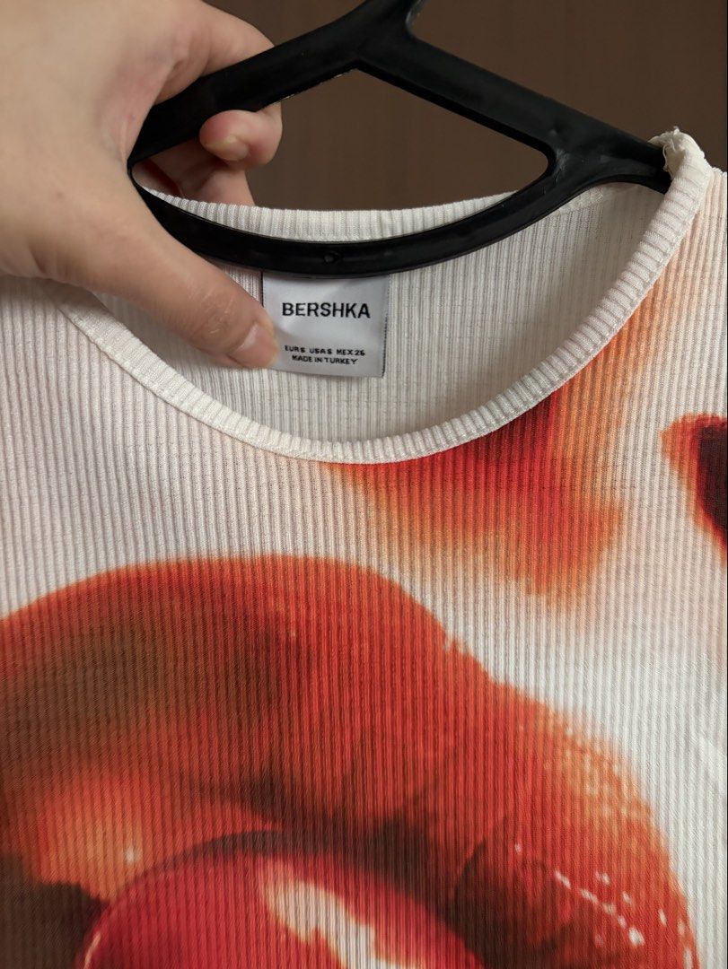 Bershka sleeveless (Category: Sleeveless) located in Dagupan City. Submitted by thrifttostyle (Listing ID 1463010936, Image 2). Description: no flaws.