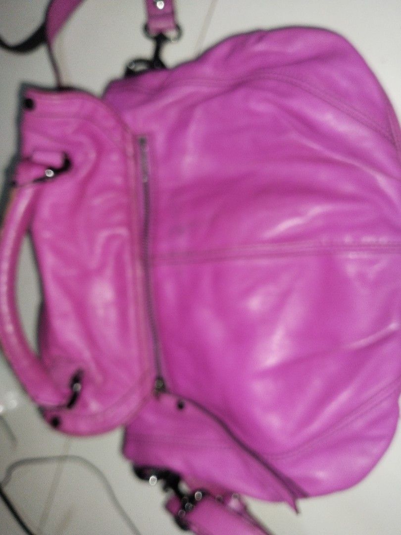 Betsey Johnson (Category: Luxury Bags & Wallets) located in Cavite. Submitted by krisandrakian (Listing ID 1462981809, Image 3). Description: .