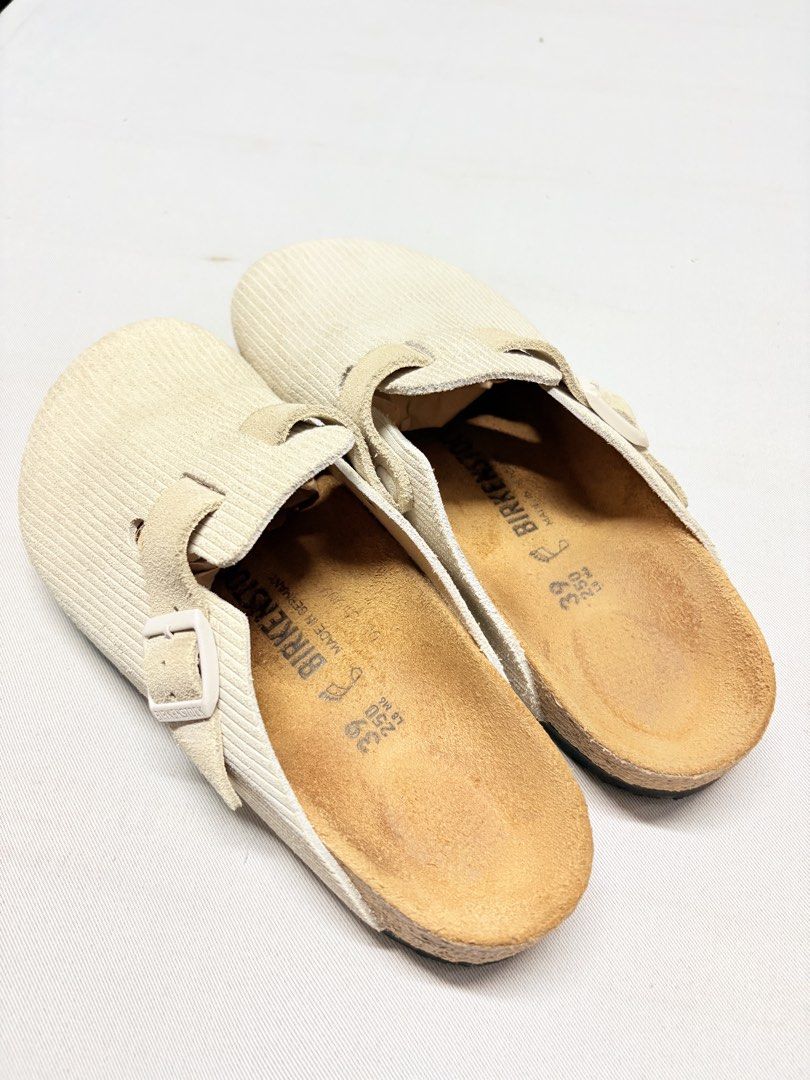 BIRKENSTOCK Boston Suede Leather Embossed (Category: Slippers & Slides) located in Baguio. Submitted by viibodegaaa (Listing ID 1463013948, Image 2). Description: BIRKENSTOCK Boston Suede Leather Embossed Size: 39 fits 8.5US men Price: 4880.