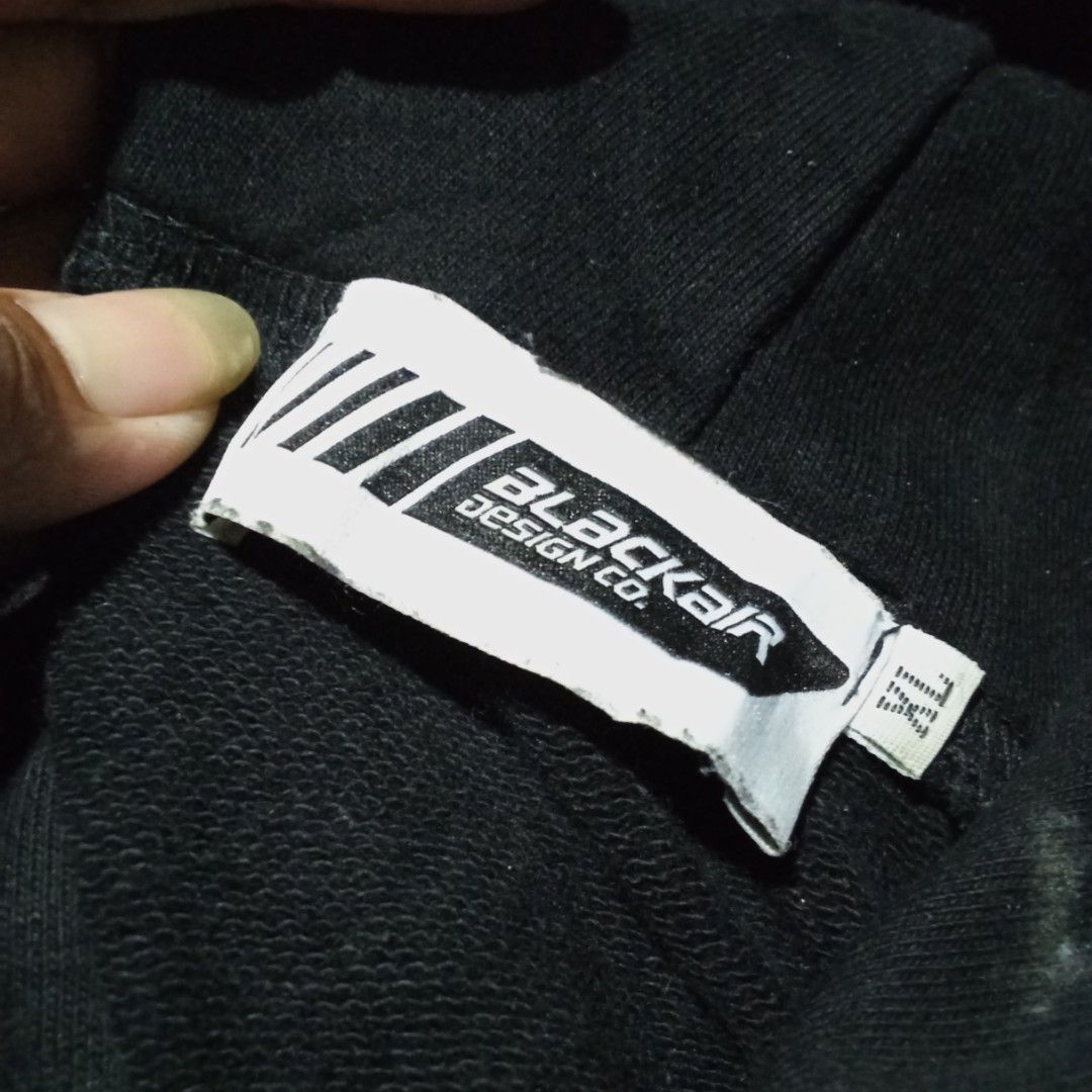 Black Air (Category: Hoodies) located in Manila. Submitted by tcbukay_zxc25 (Listing ID 1463049123, Image 3). Description: black Air hoodie need wash 25x29.