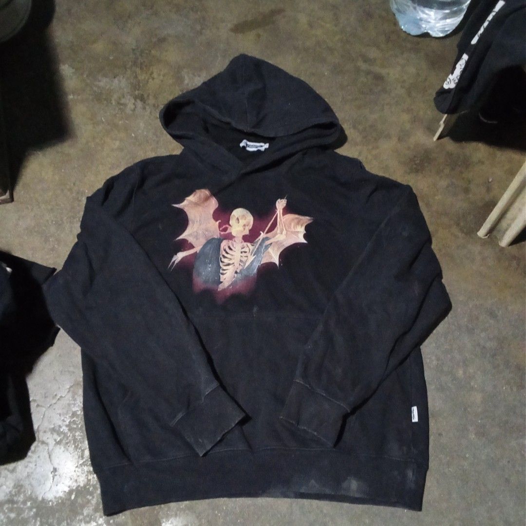 Black Air (Category: Hoodies) located in Manila. Submitted by tcbukay_zxc25 (Listing ID 1463049123, Image 1). Description: black Air hoodie need wash 25x29.