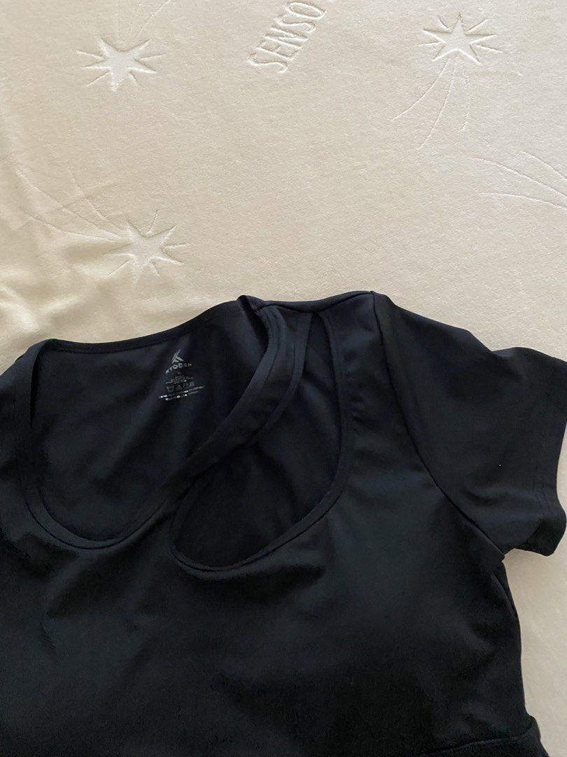 Black Asymmetrical Cropped Top (Category: Activewear) located in Quezon City. Submitted by jmxyz (Listing ID 1462928285, Image 2). Description: - fits medium - bought this on SM Surplus - has built-in pads ‼️ moving out sale 📍 greenfield, mandaluyong.