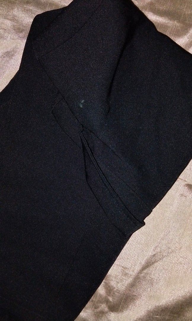 Black Blazer (Category: Coats, Jackets and Outerwear) located in Manila. Submitted by jeanx0_0 (Listing ID 1462975736, Image 2). Description: Black Blazer with minimal stain at the back. Good as new, only used twice for an important event at school..