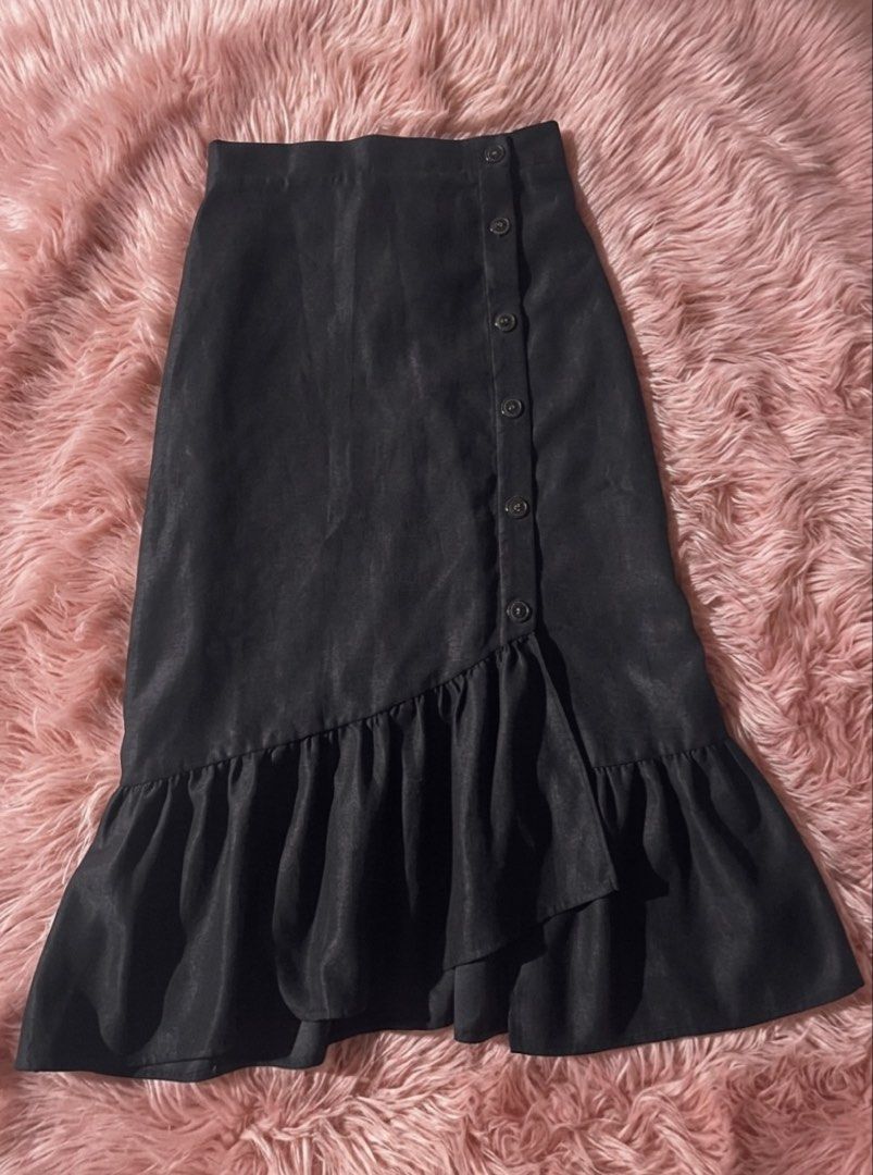 Black Button-Up Midi Skirt with Ruffle Hem (Category: Skirts) located in Manila. Submitted by prettyme31 (Listing ID 1463108406, Image 1). Description: - Black midi skirt - Button-up front - Ruffled hemline - Fabric with a slight sheen - Versatile: dress up or down - Ideal for night outs or casual days.