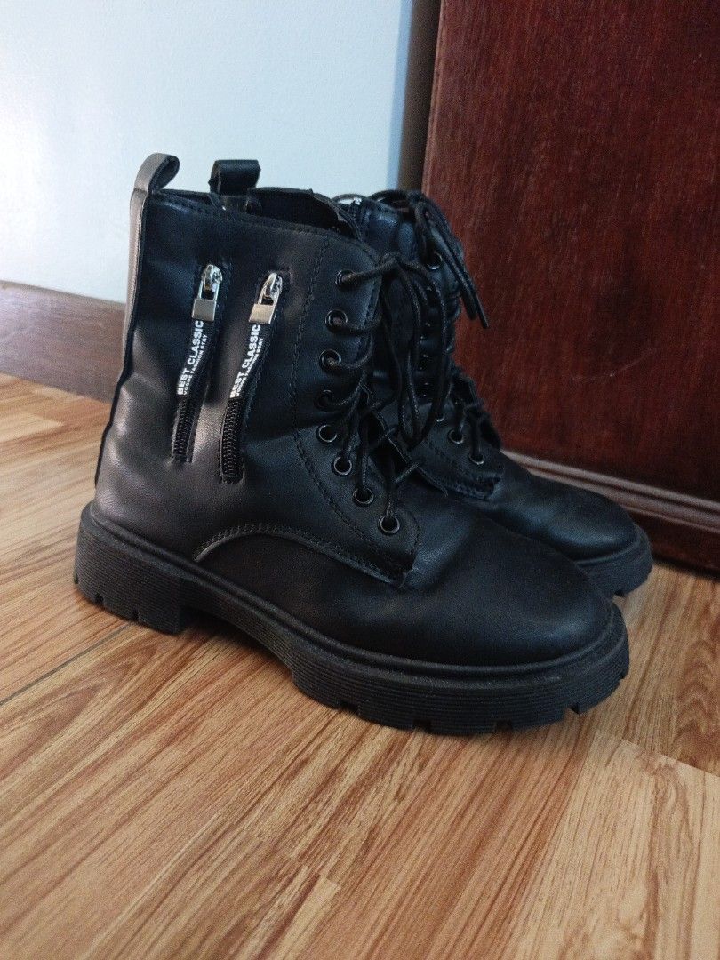 Black Combat Boots with Side Zippers (Category: Boots) located in Las Pinas. Submitted by cute.thingz (Listing ID 1462969014, Image 3). Description: FOR SALE!! ONLY 350 LP!! - Used only 2-3x, Like new - Cool black combat boots - Lace-up front with side zippers for easy wear - Chunky platform sole - Super versatile and stylish - Perfect for any outfit RFS: Matatambak lng sayang huhu.