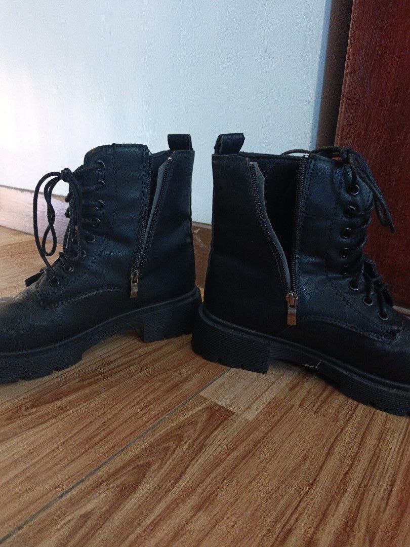 Black Combat Boots with Side Zippers (Category: Boots) located in Las Pinas. Submitted by cute.thingz (Listing ID 1462969014, Image 2). Description: FOR SALE!! ONLY 350 LP!! - Used only 2-3x, Like new - Cool black combat boots - Lace-up front with side zippers for easy wear - Chunky platform sole - Super versatile and stylish - Perfect for any outfit RFS: Matatambak lng sayang huhu.