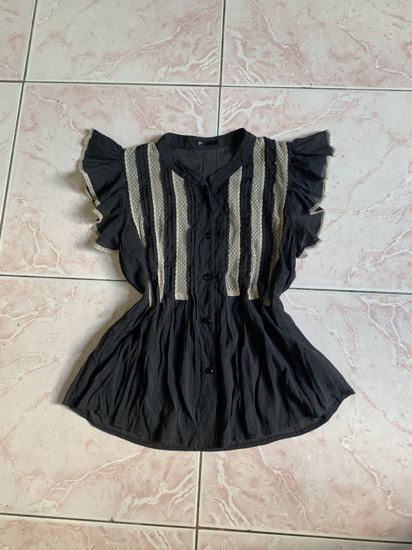 Black Dark Mori Kei Ruffle Blouse (Category: Announcements) located in Manila. Submitted by garmentvoidarchive_ (Listing ID 1462888251, Image 1). Description: Pm for more details!.