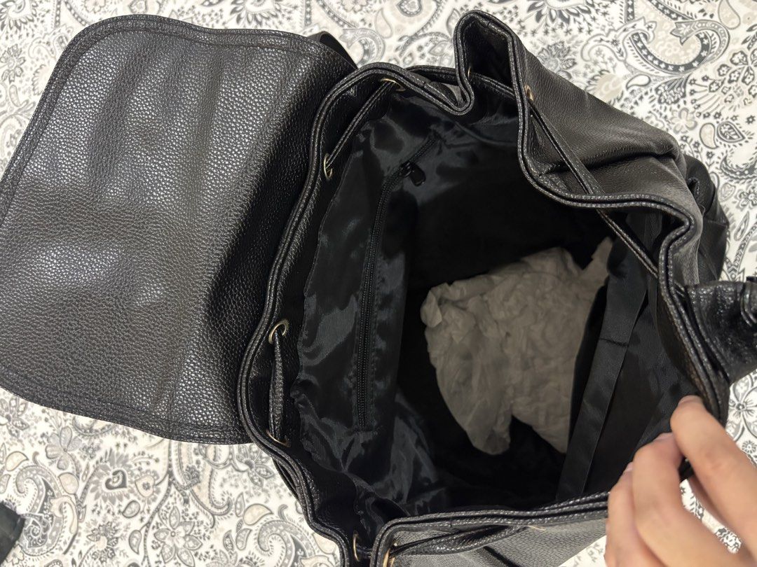 Black Faux Leather Backpack with Multiple Pockets (Category: Backpacks) located in Villasis. Submitted by smnthg12 (Listing ID 1463034933, Image 3). Description: Black Faux Leather Backpack -Spacious -Brand New.