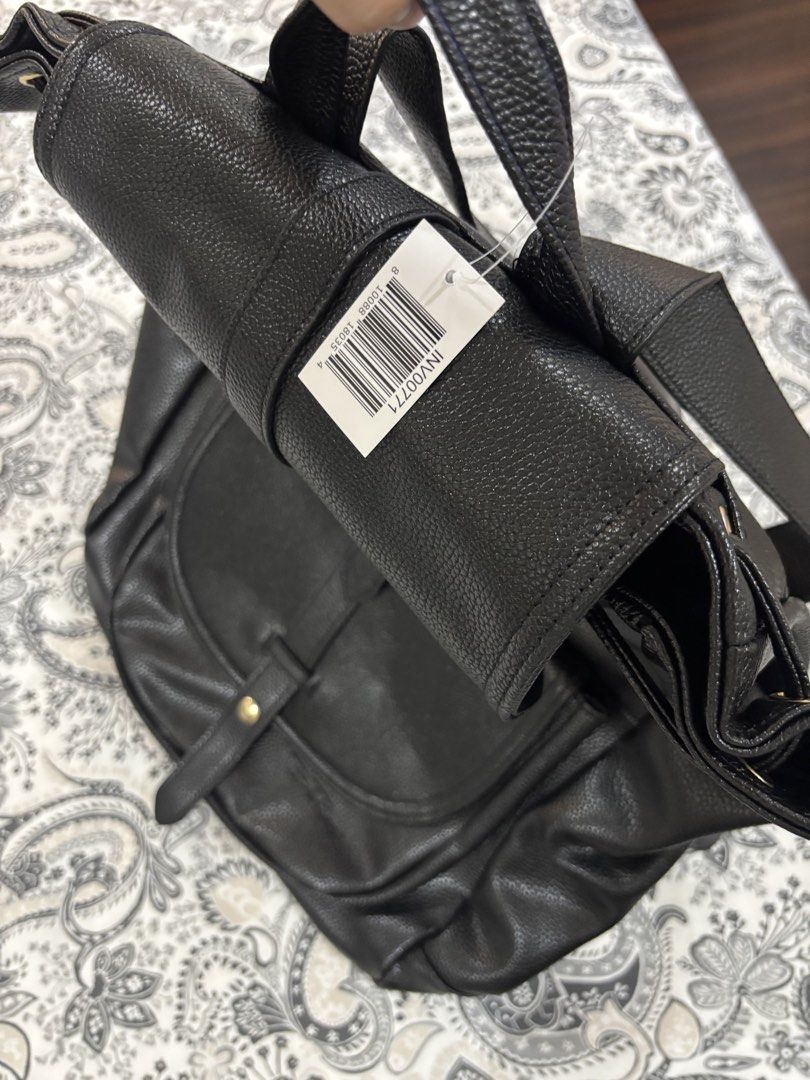 Black Faux Leather Backpack with Multiple Pockets (Category: Backpacks) located in Villasis. Submitted by smnthg12 (Listing ID 1463034933, Image 2). Description: Black Faux Leather Backpack -Spacious -Brand New.