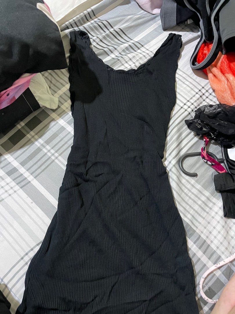 Black Fitted Top (Category: Sleeveless) located in Bulacan. Submitted by ohyul.06 (Listing ID 1463007580, Image 1). Description: .