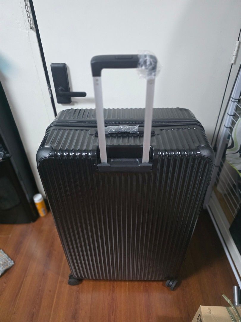 Black H-BOOM Luggage with TSA Lock (Category: Luggage) located in Pateros City. Submitted by antznpants (Listing ID 1463022454, Image 2). Description: FOR SALE: B-BOX LL / XXL Hard Case Luggage – Bought in Japan 🇯🇵 Original Japan Price: ¥35,200 Sale Price in Japan: ¥32,000 - php 14,000 Selling Price: ₱ 8,000 Large-capacity B-BOX Carry Case LL, bought in Japan. Ideal for long trips, balikbayan travel, family vacations, and carrying bulky items. 
