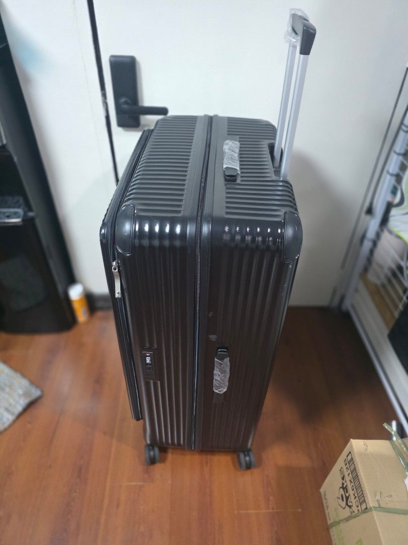 Black H-BOOM Luggage with TSA Lock (Category: Luggage) located in Pateros City. Submitted by antznpants (Listing ID 1463022454, Image 3). Description: FOR SALE: B-BOX LL / XXL Hard Case Luggage – Bought in Japan 🇯🇵 Original Japan Price: ¥35,200 Sale Price in Japan: ¥32,000 - php 14,000 Selling Price: ₱ 8,000 Large-capacity B-BOX Carry Case LL, bought in Japan. Ideal for long trips, balikbayan travel, family vacations, and carrying bulky items. 