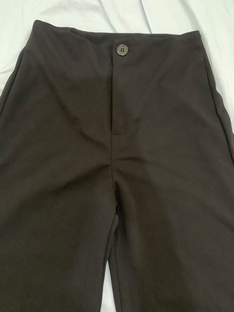 Black High-Waisted Pants (Category: Other Bottoms) located in Manila. Submitted by arkanghelm16985 (Listing ID 1462976560, Image 1). Description: - Classic black high-waisted pants - Button closure at the front - Simple and versatile design - Tag indicates size S (please check measurements) - Ideal for both work and casual occasions.