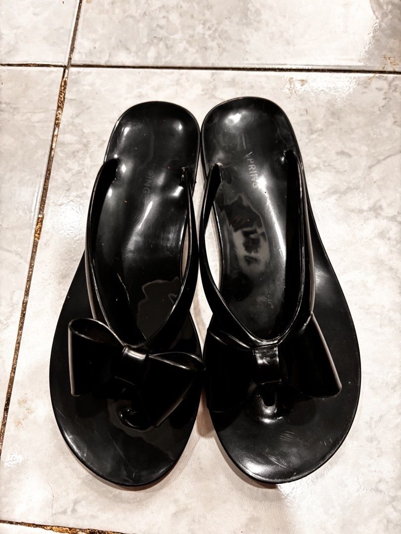 Black Jelly Flip Flops with Bow Detail (Category: Slippers and slides) located in Cainta. Submitted by kiddo2307 (Listing ID 1462929575, Image 2). Description: - Black jelly flip flops - Cute bow detail on the strap - Size: 36 - Fits slim feet, size 5-6 -seldom used -no flaws.