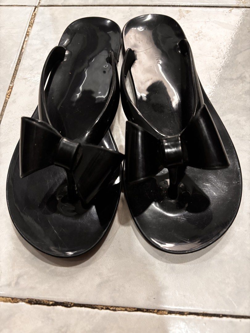 Black Jelly Flip Flops with Bow Detail (Category: Slippers and slides) located in Cainta. Submitted by kiddo2307 (Listing ID 1462929575, Image 3). Description: - Black jelly flip flops - Cute bow detail on the strap - Size: 36 - Fits slim feet, size 5-6 -seldom used -no flaws.