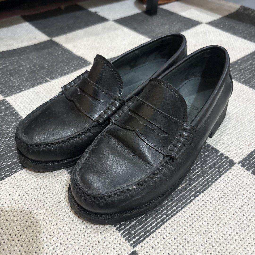 Black Leather Penny Loafers (Category: Loafers) located in Makati City. Submitted by sseurekiii (Listing ID 1463090936, Image 1). Description: Size 3 (22-23cm) Anniah penny loafers (local brand from marikina) Used twice.