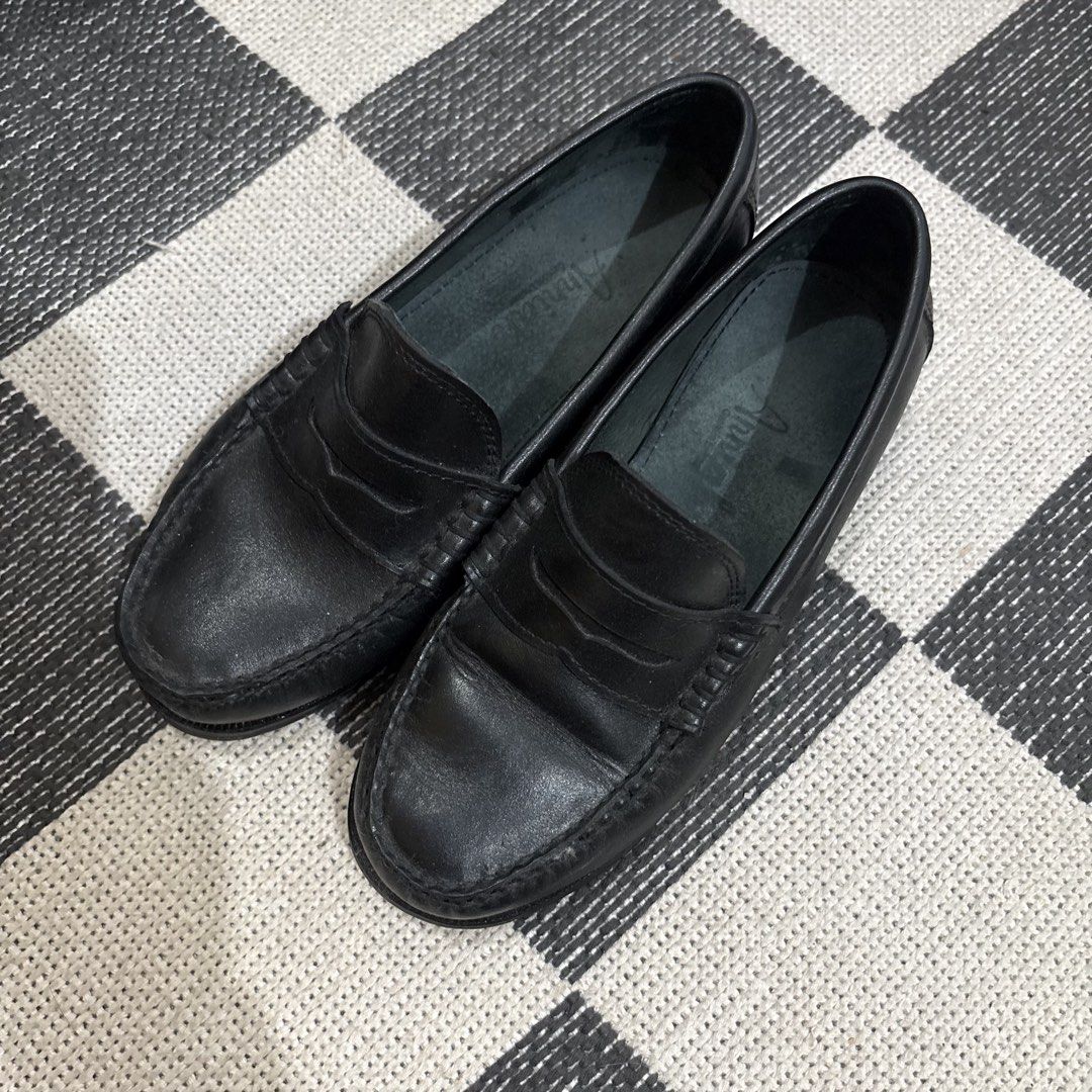 Black Leather Penny Loafers (Category: Loafers) located in Makati City. Submitted by sseurekiii (Listing ID 1463090936, Image 2). Description: Size 3 (22-23cm) Anniah penny loafers (local brand from marikina) Used twice.
