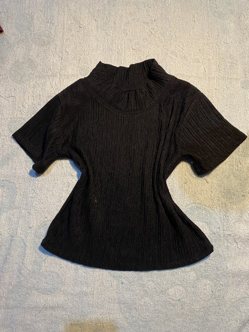 Black Little Tops (Category: Others Tops) located in Mapandan. Submitted by elavee (Listing ID 1463086135, Image 1). Description: ₱39 for each.