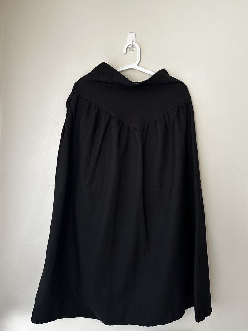 Black Midi Skirt (Category: Skirts) located in Makati City. Submitted by rabbitnica (Listing ID 1463016792, Image 1). Description: Fits S to semi-M Very flattering! I always get compliments when i wear this Rfs: Got a bit bigger kaya di na kasya hahah .