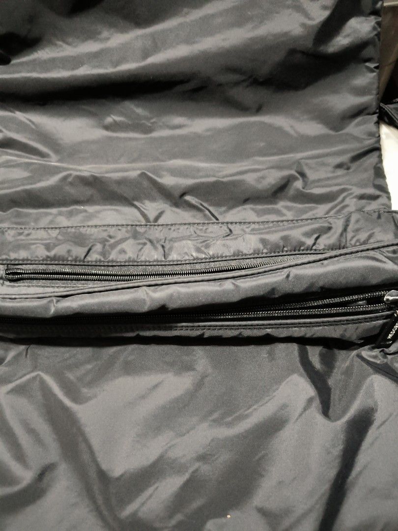 Authentic hedgren Black Nylon laptop messenger lightweight bag (Category: Sling Bags) located in Manila. Submitted by coolfish_6a61f5 (Listing ID 1463038465, Image 3). Description: - Durable black nylon messenger bag - Multiple zip pockets for organization - three main zippered compartments - Main flap with secure magnetic snap closure color rate 9.5 /10 no discoloration - Adjustable shoulder strap for comfort lightweight water resistant material